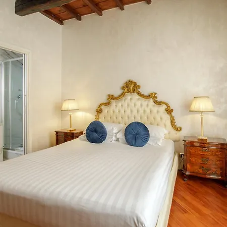 Condotti Corner Piazza Di Spagna