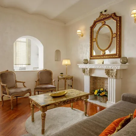 Condotti Corner Piazza Di Spagna Appartement