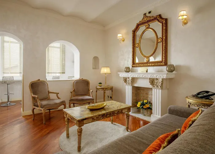 Condotti Corner Piazza Di Spagna Apartment