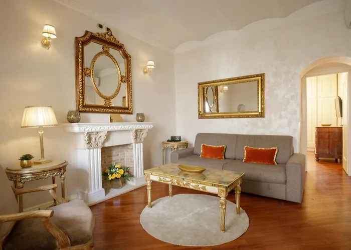 Apartment Condotti Corner Piazza Di Spagna Rome