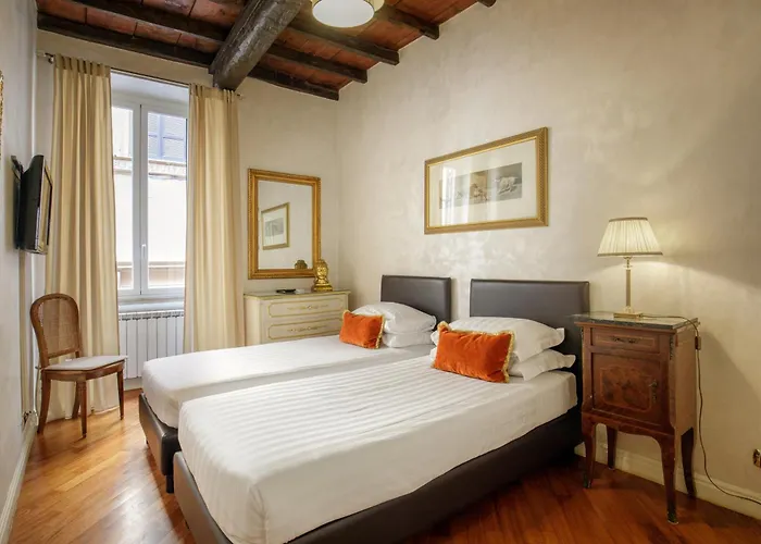 Condotti Corner Piazza Di Spagna *